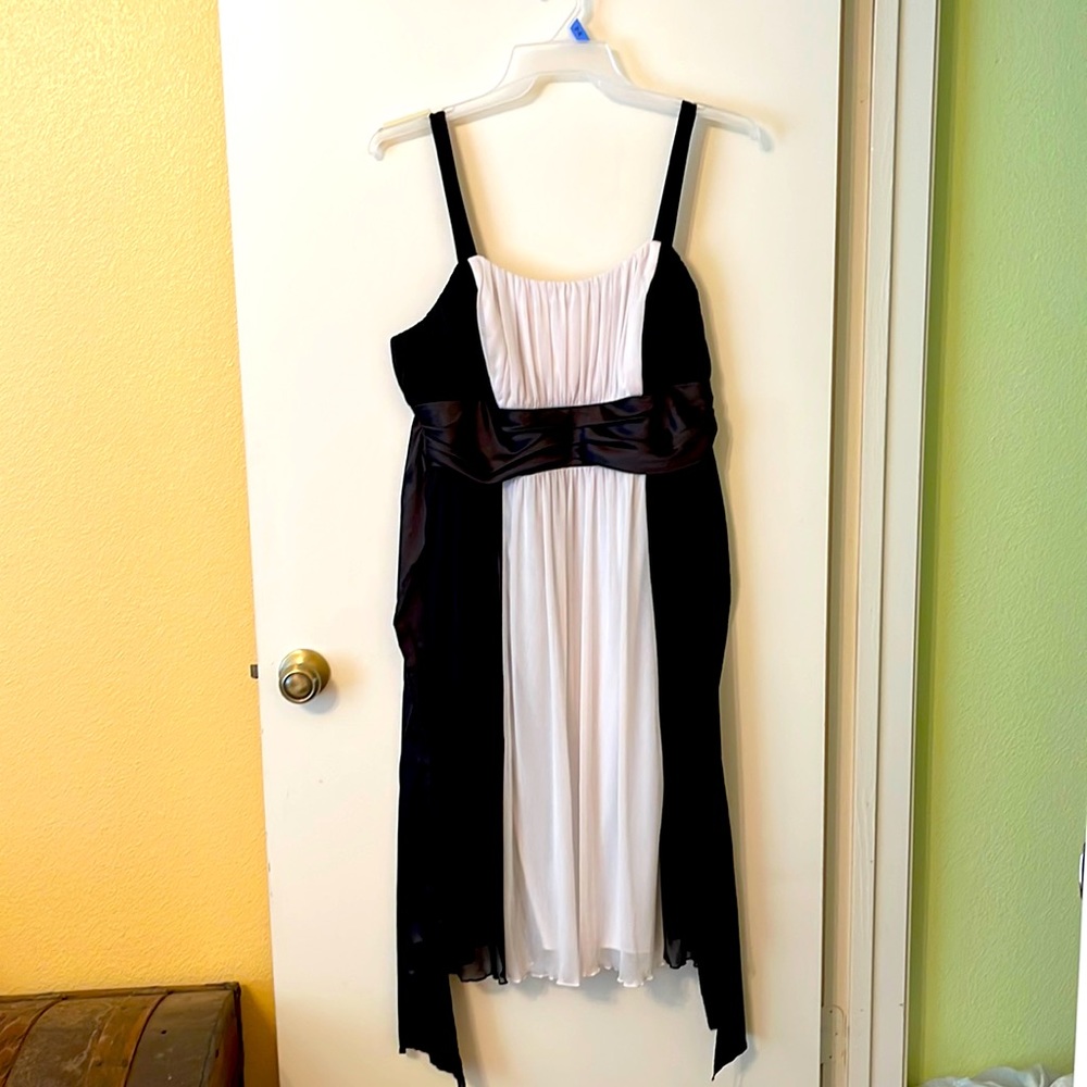 City Triangles 2X party or formal dress